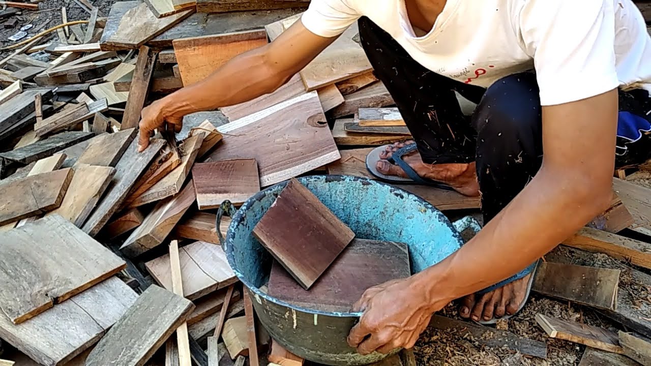 Ternyata hasil jadi dari kayu limbah ini bagus juga setelah di buat skirting dinding