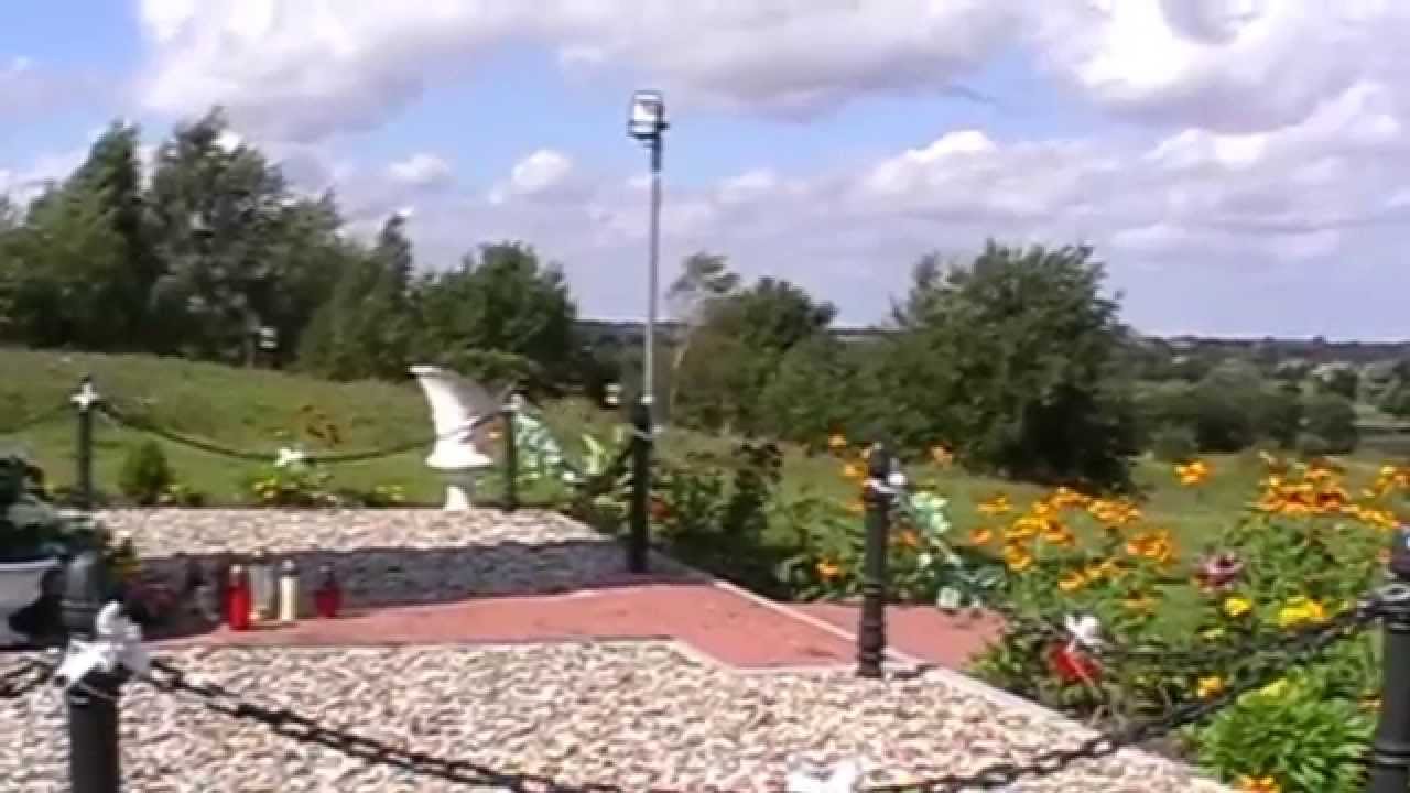 Domacyno-Statua Matki Bożej Królowej Świata