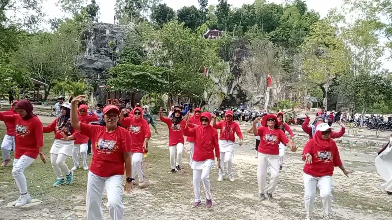 Senam kreasi Aishiteru emak² Sewan with Kartika ..tempat wisata Jatayu.. Bapak