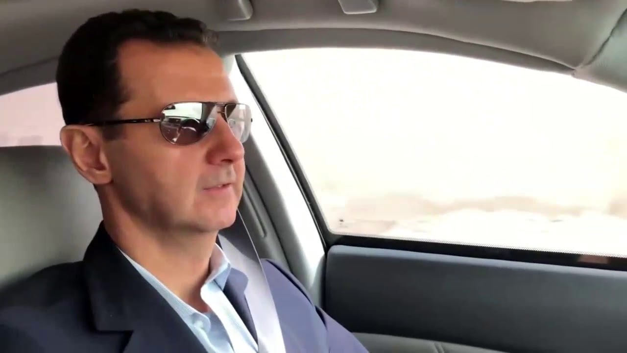 بشار الأسد يقود سيارته فى شوارع سوريا بدون حراسة متجها الى الغوطة
