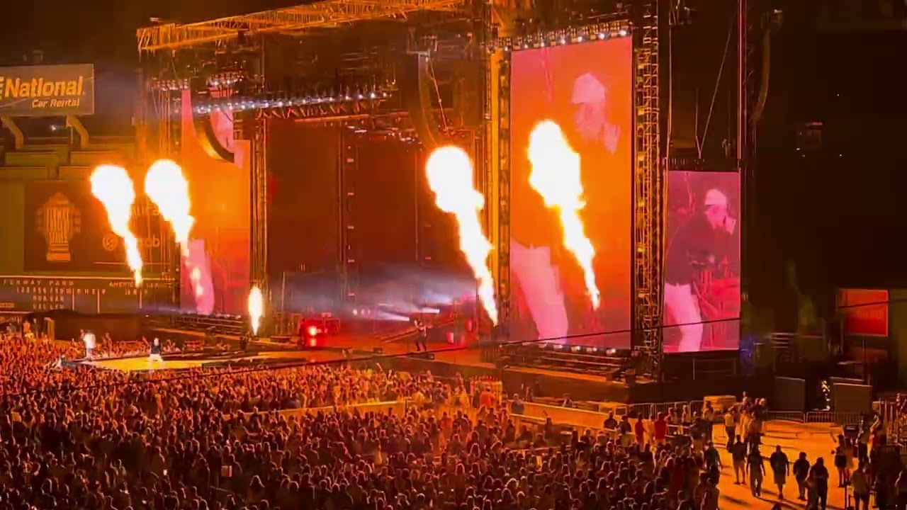 Hardy and Morgan Wallen Perform He Went To Jared from Fenway Park