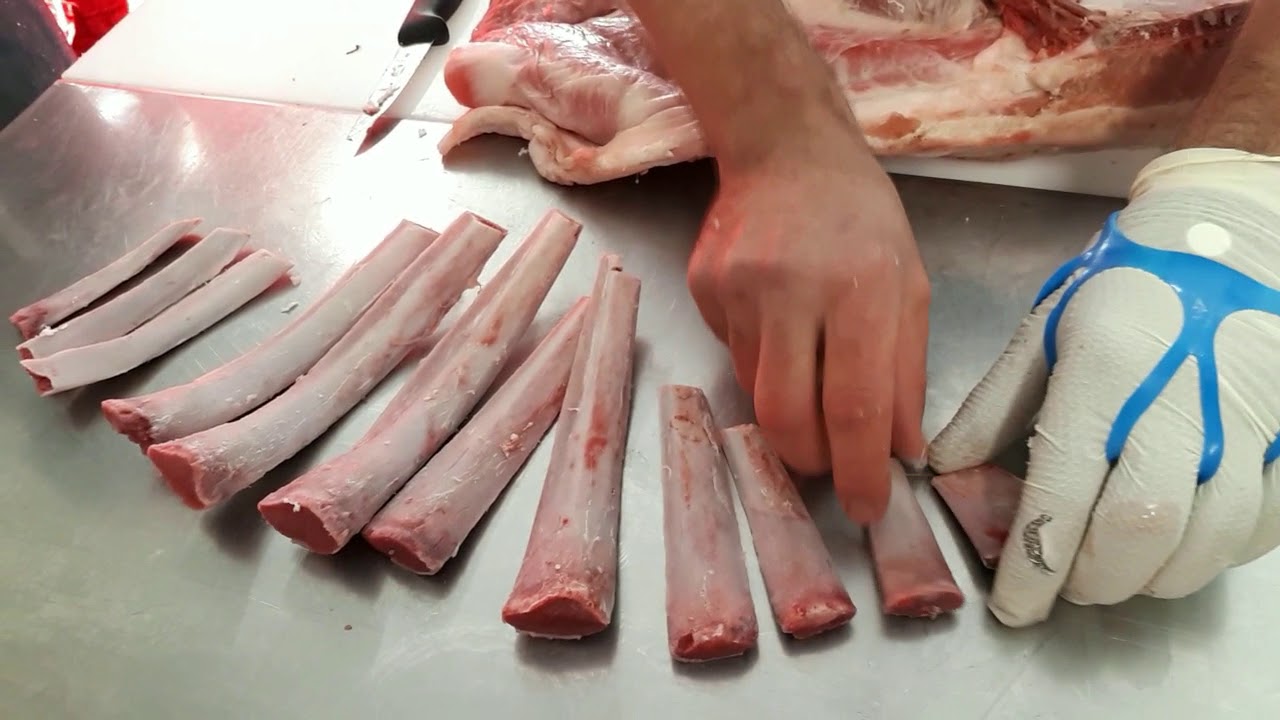Désossage à blanc d'une poitrine de Veau