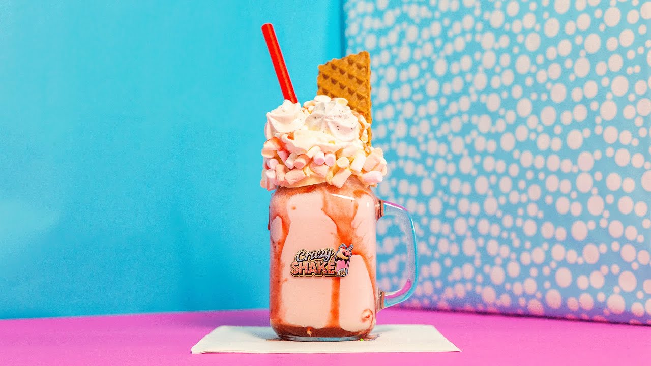 How to Make: Strawberry Meringue freakshake | CRAZY SHAKE 🍨