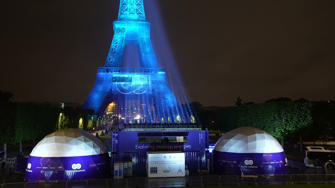 Energy Observer illumine la Tour Eiffel grâce à de l'hydrogène renouvelable