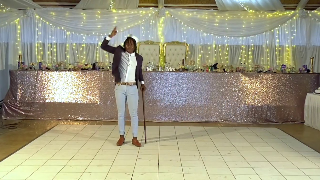 MC Ba Sunshine and crew dances to Kanjiva by Enzo Ishal at a wedding.