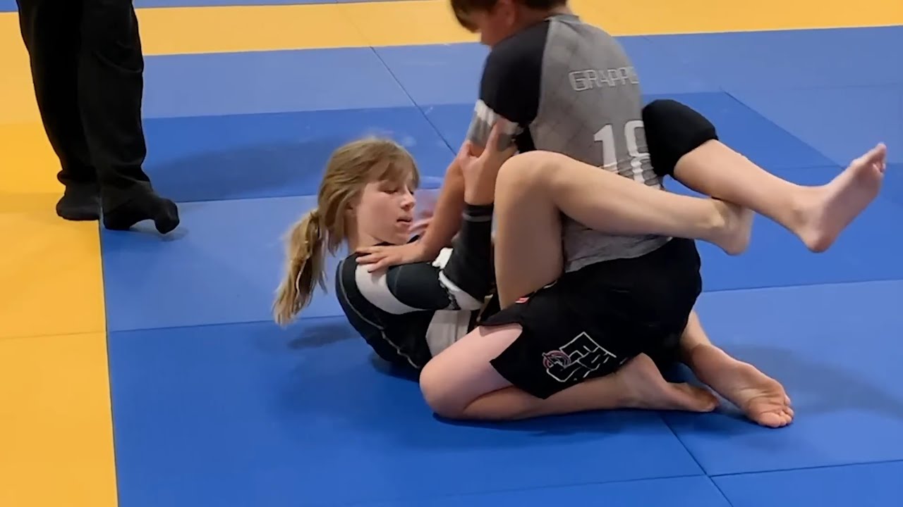 Girl vs Boy Fight। Audience shocked 😲 
