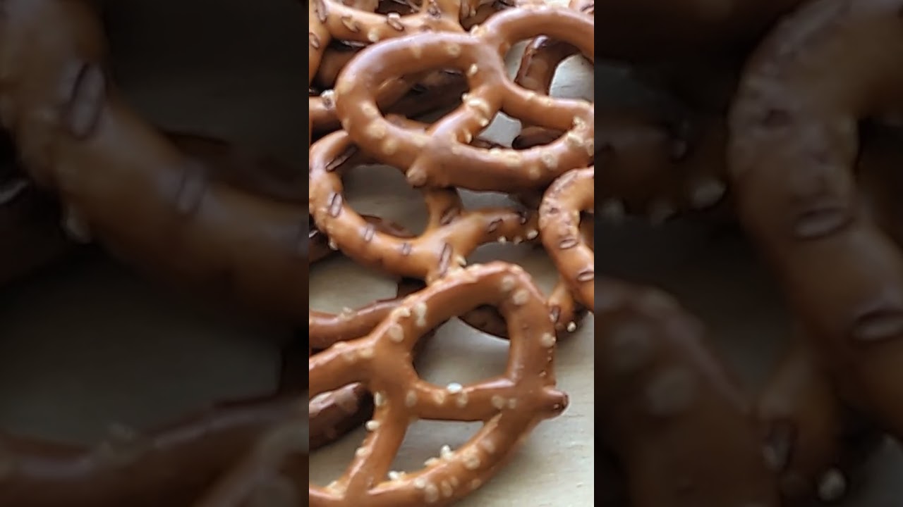 🥨 You&rsquo;re Overdue for Some Buttery, Salty Pretzels 🧈💛 #snacks