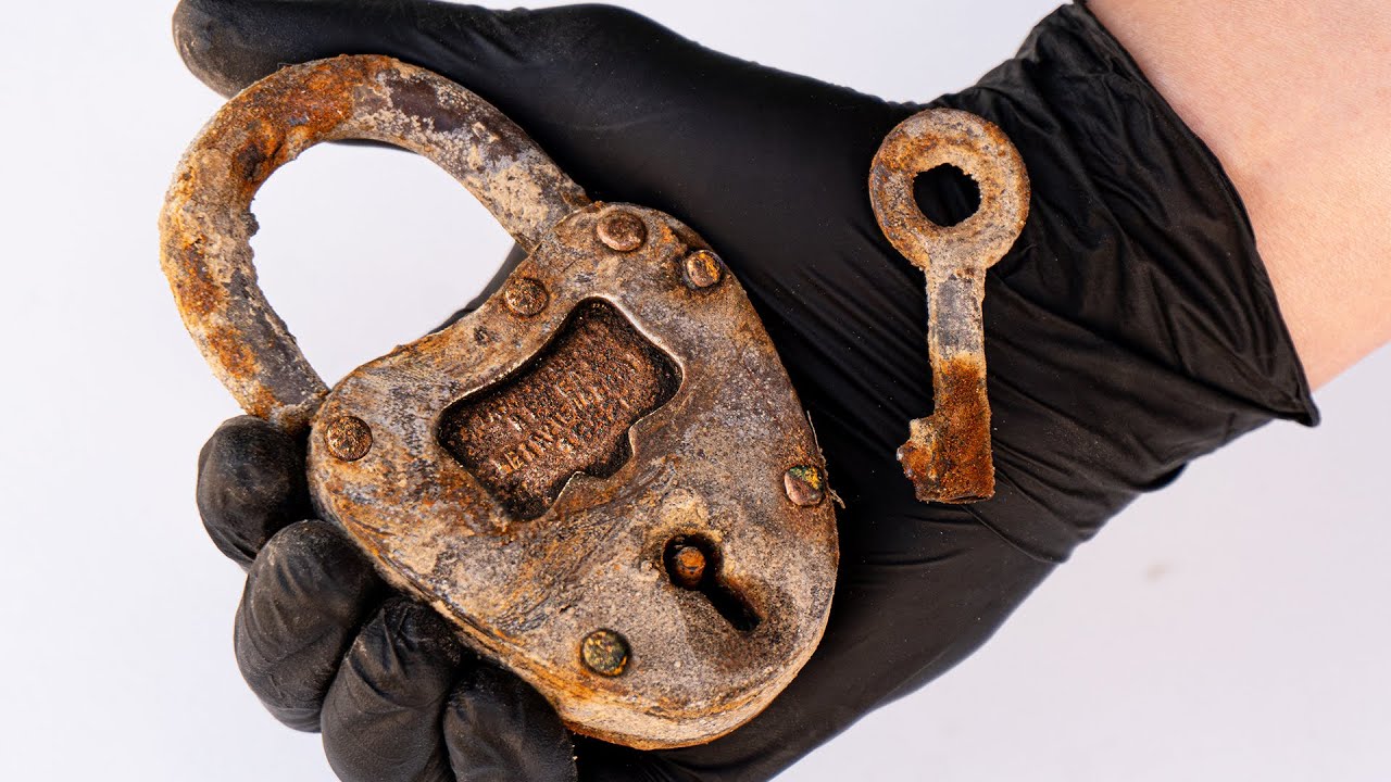 Restoration of a broken rusty lock from 1952