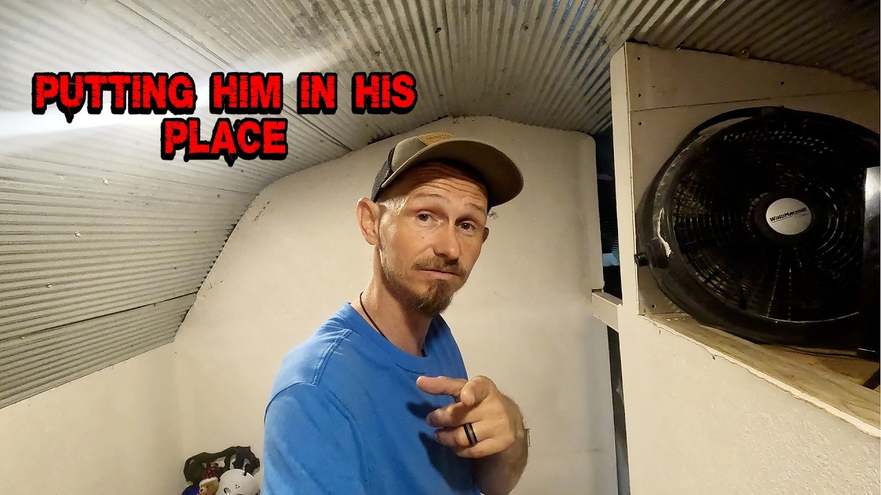 A FIRST LOOK AT HIS NEW SLEEPING QUARTERS | work, couple builds tiny house, homesteading, off-grid |