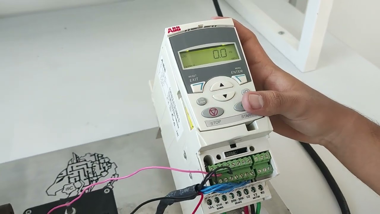 MODIFICAR VELOCIDAD Y TIEMPOS DE ACELERACIÓN Y DESACELERACIÓN EN VFD - PRÁCTICA 4 Y 5 ABB ACS355