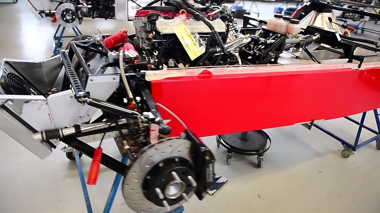 Donkervoort D8GTO; Part 3 Carbon side panels glued, Intrax shocks mounted