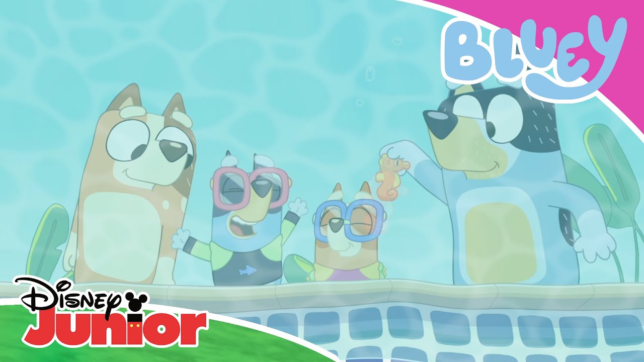 💙 Udendørs eventyr | Bluey | Disney  Junior Danmark