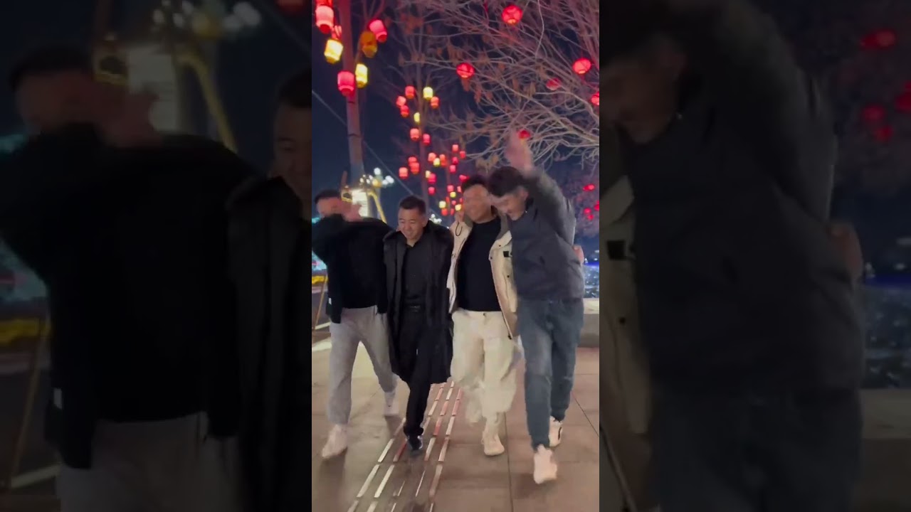 年底了，你在外地的朋友都回来了吗，有没有小聚一下。人生之幸，三五好友，偶尔聚聚，把酒言欢