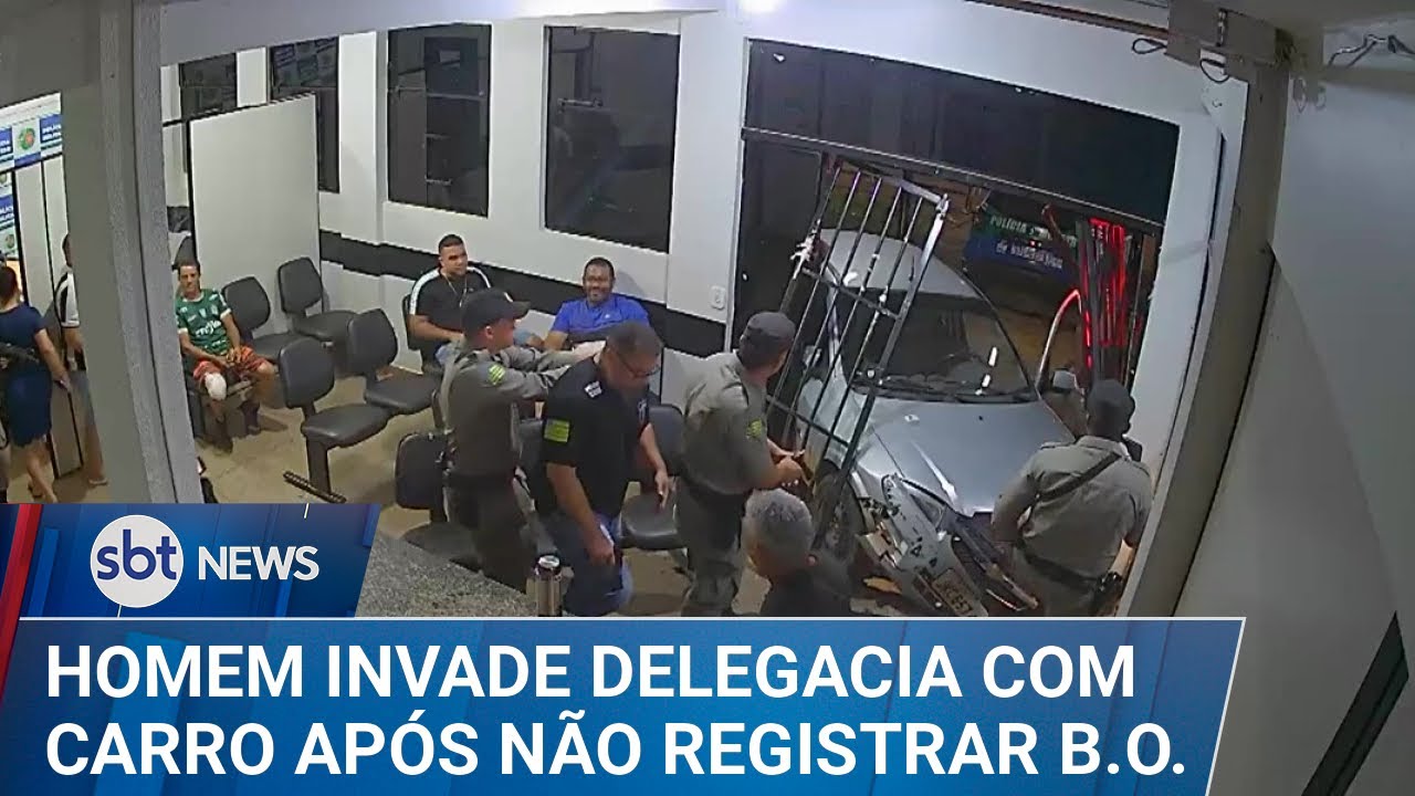Após não conseguir registrar B.O., homem joga carro contra delegacia | #SBTNews (10/12/24)