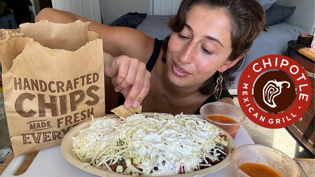 Chipotle mukbang + some facts about me! 🙋🏻‍♀️🌶