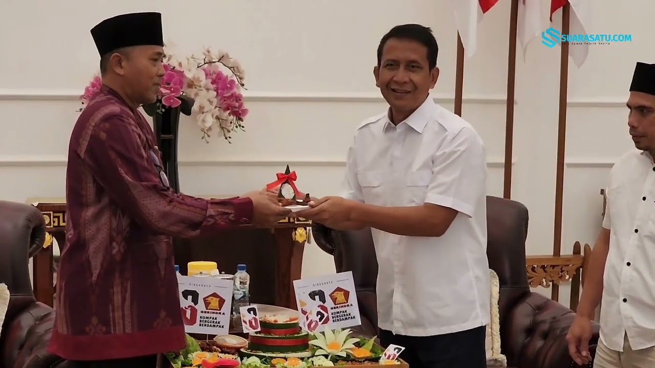 Relawan Santri Derek Kyai Rayakan HUT Gerindra ke 18 Bersama Bupati Bojonegoro. #bojonegoro #berita