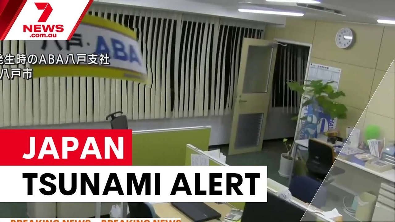 Major earthquake triggers tsunami warning for Japan | 7NEWS