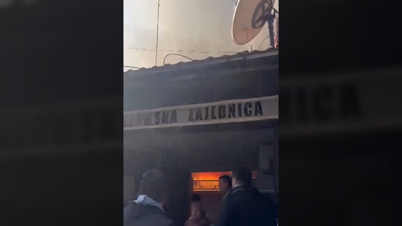 Gori zgrada Mešihata IZ u Srbiji - Live uključenje