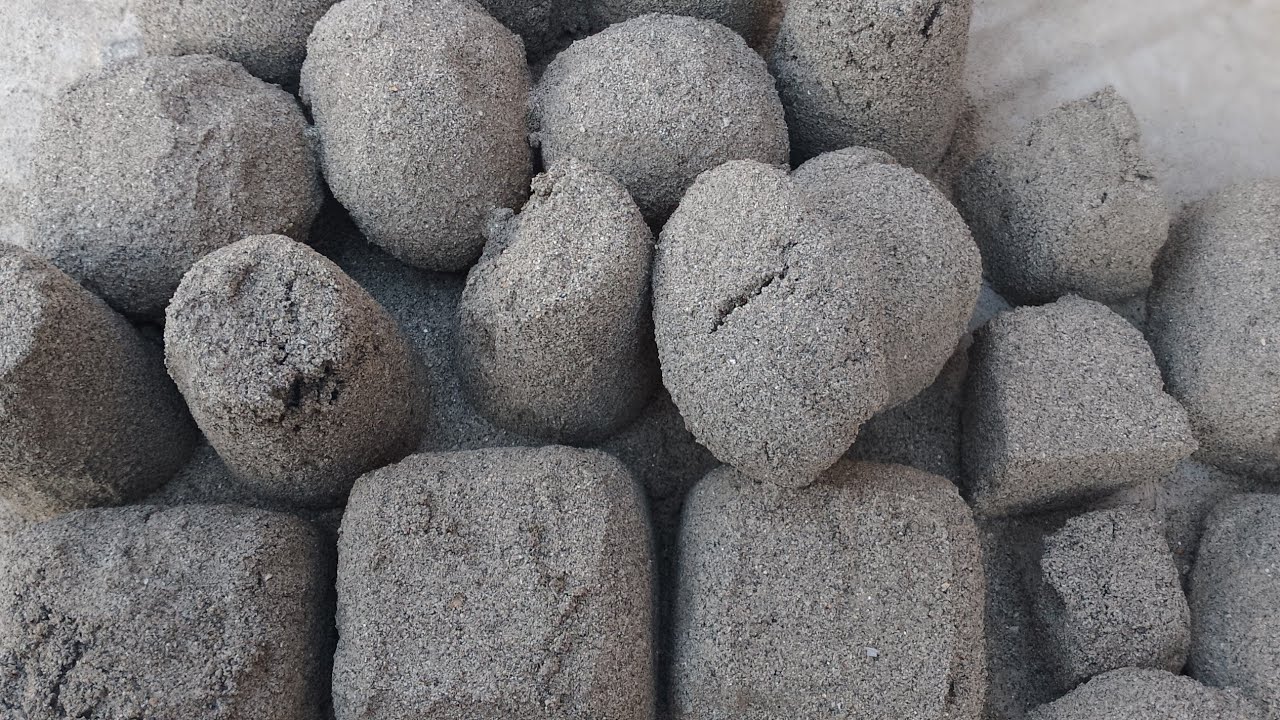 pure sand water and dry crumbling ⏳🤍🌊#satisfying #watercrumbling #sand #crumbleart 