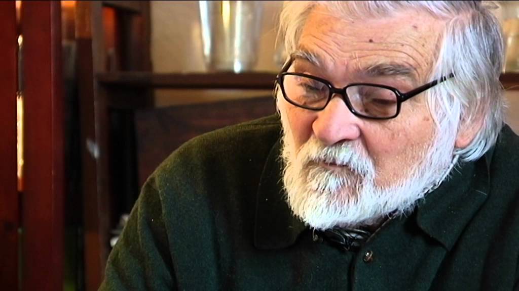 Enrique Priego, párroco de Pedrera, acoge a inmigrantes rumanos.