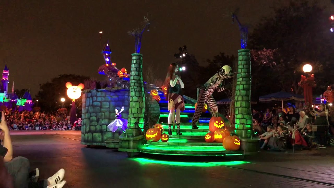 Mickeys Frightfully Fun Parade - Mickey’s Halloween Party 2018