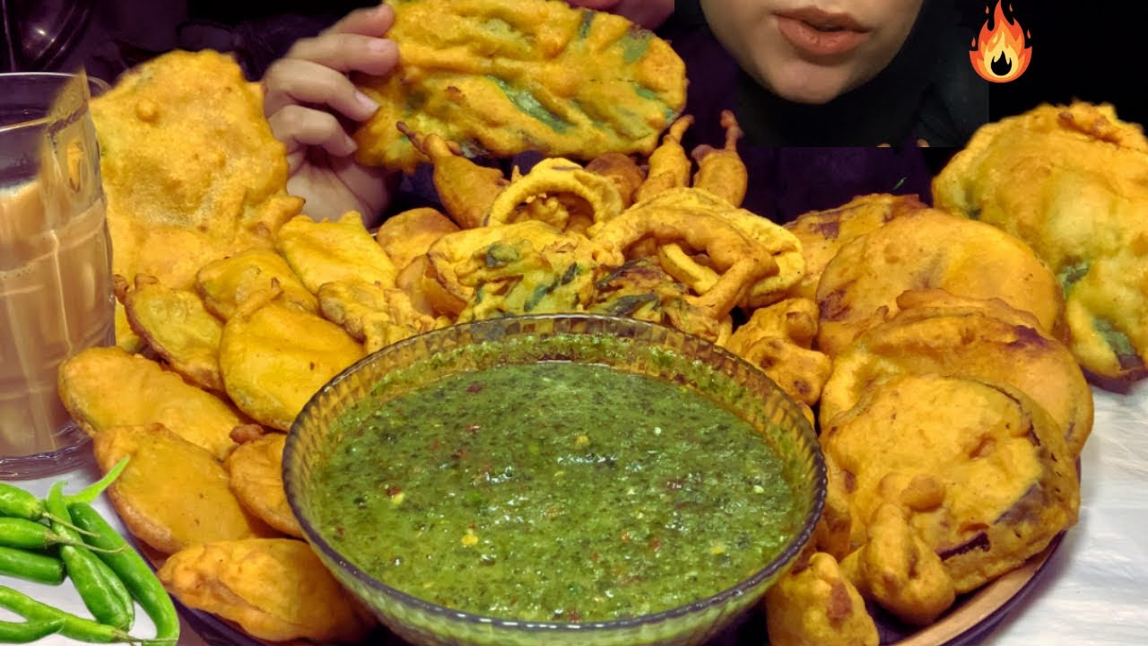 Eating Spicy Payaz Pakora🔥, Aloo Pakora, Baingan Pakora, Gobi Pakora, Palak Pakora, Chilli Pakora