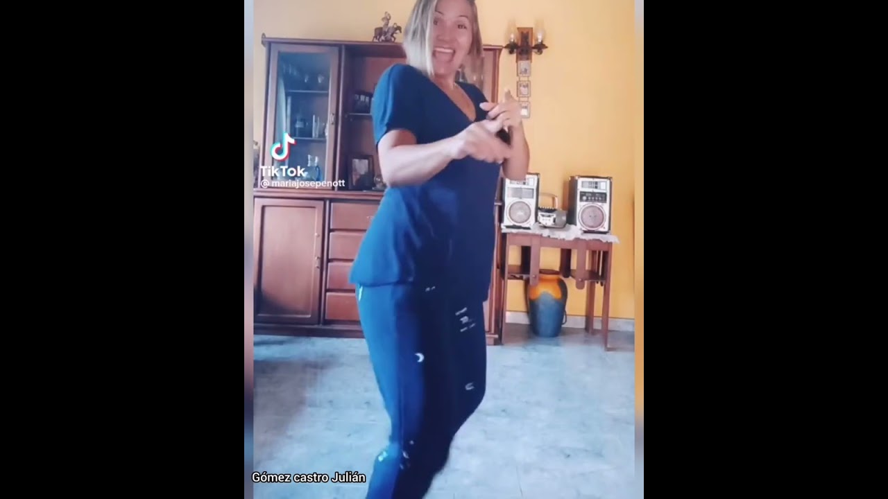 La mejor JARANA con ADIOS COMPAY GATO. siempre hay uno que anima la FIESTA 💃