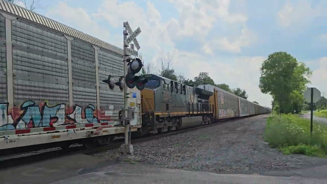 CSX GE 3232 Leads & CSX3370 DPU Moves A Fast 