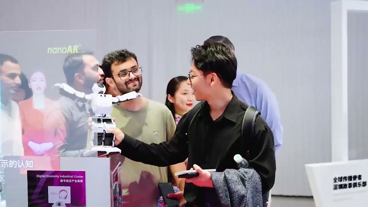 Shenzhen Longhua Hosts Immersive Digital Technology Experience