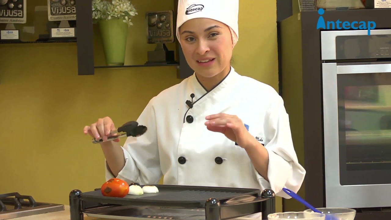 Técnica para asar tomate y cebolla en plancha