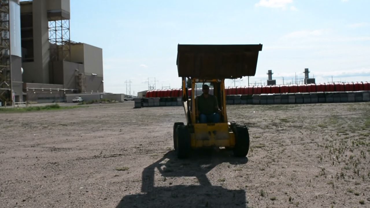 GovDeals: 1991 John Deere 675B Skid Steer Loader w/Attachmen