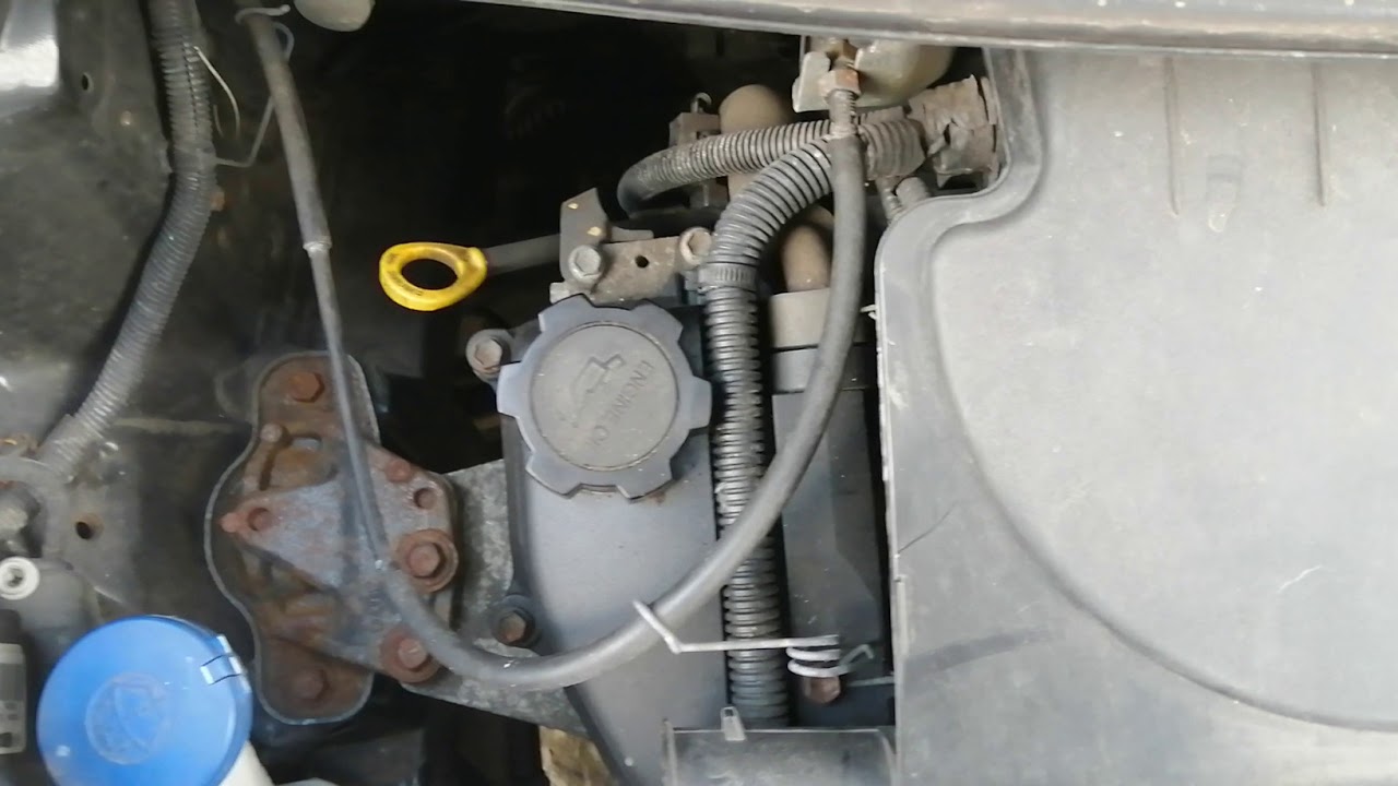 Citroen C1 (2008) Checking oil, water, washers levels