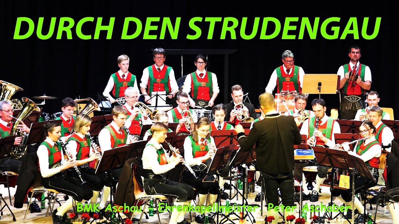 Durch den  Strudengau - Ehrenkapellmeister Peter Aschaber dirigiert die BMK Aschau