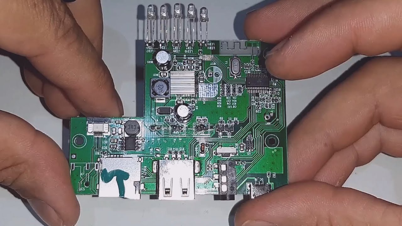 Procurando Curto em Placa de Som Réplica JBL
