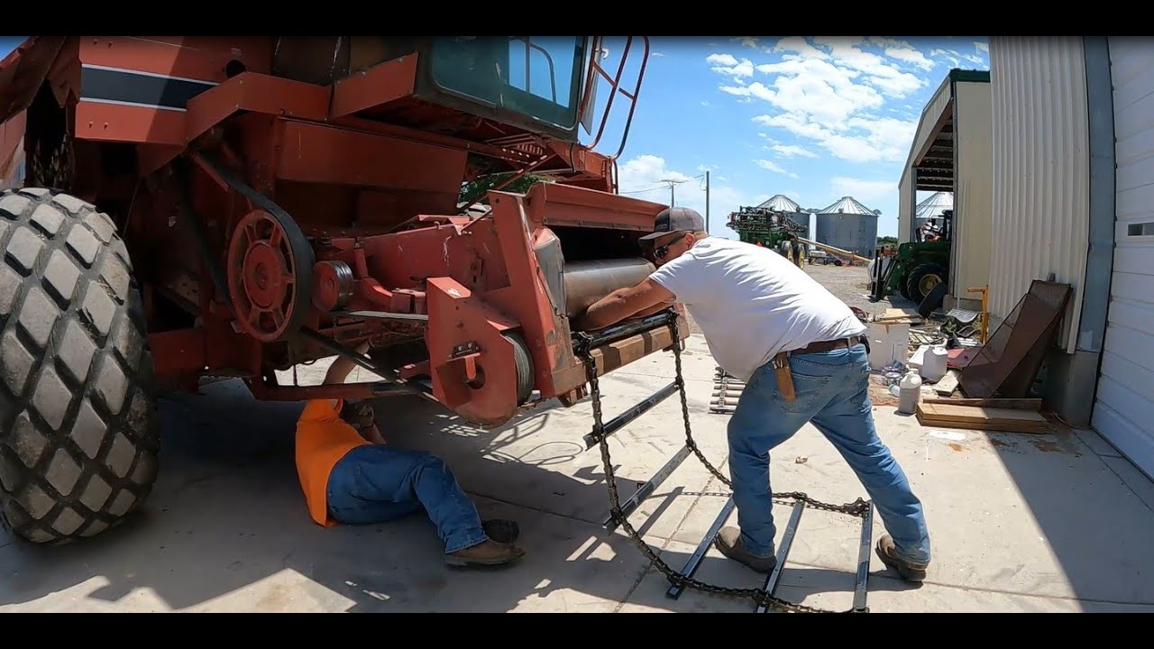 Замена подающей цепи на нашем комбайне Case IH 1680.