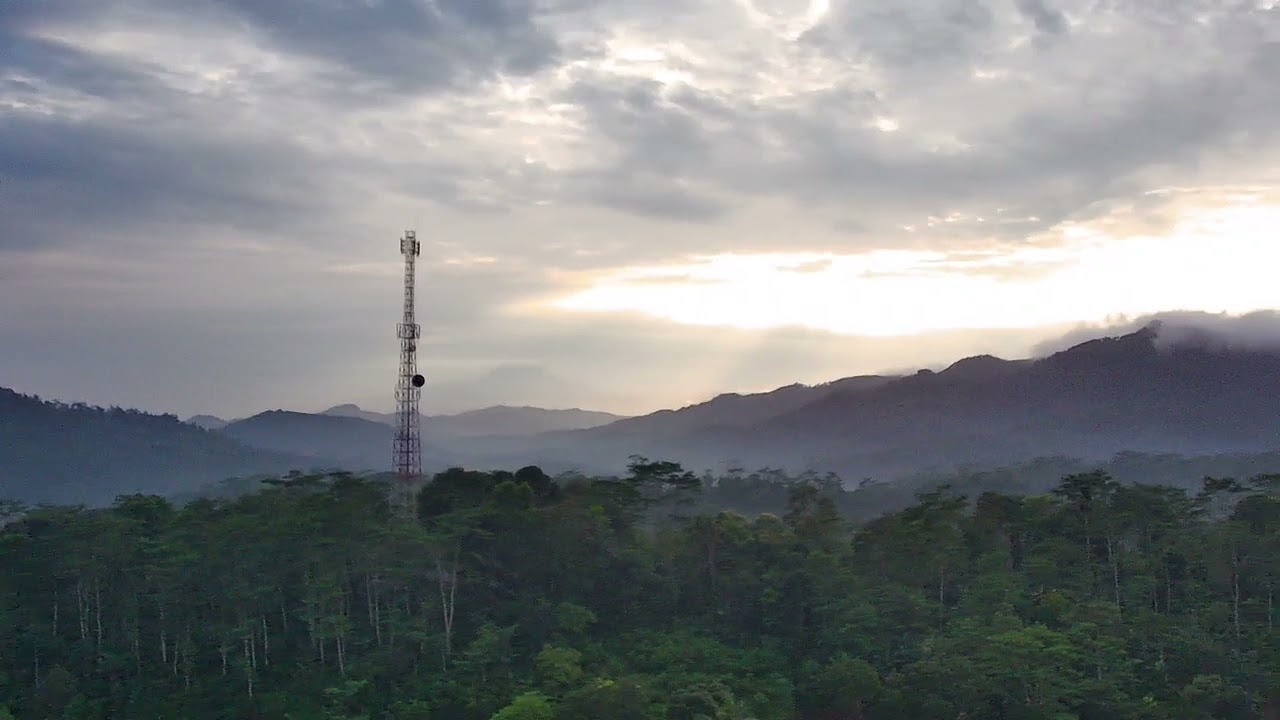KEINDAHAN GUNUNG SUMBING DAN GUNUNG SINDORO DI PAGI HARI