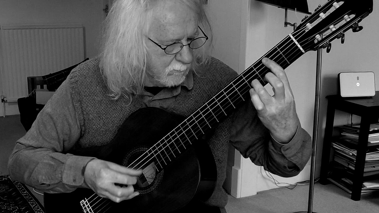 Tarrega Estudio in Em - gut strings at 392 pitch - Rob MacKillop