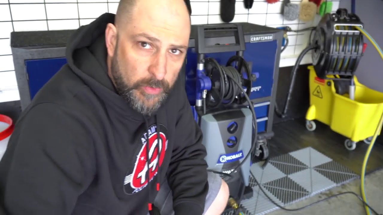 Le nettoyage de votre sol de garage SWISSTRAX illustré par RAD Garage
