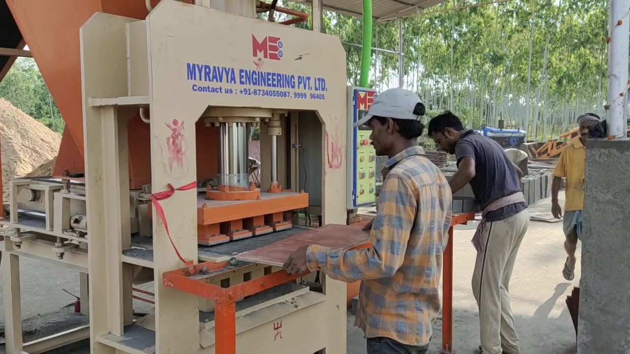 Fly Ash Bricks Making Machine 4 Pcs Each Stroke.