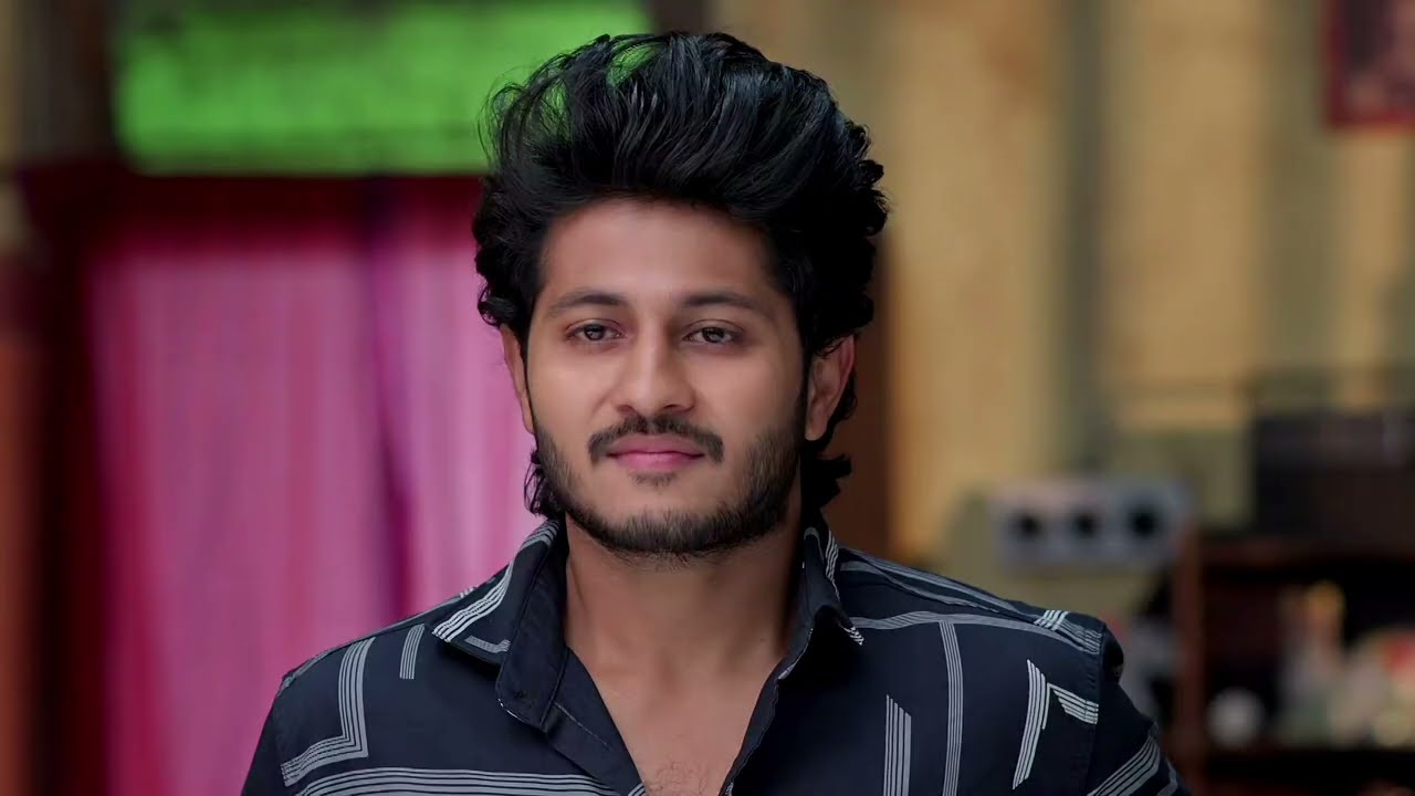 మహాలక్ష్మీని కాపాడి చక్రి,మాధవ ఇంటికి తీసుకువచ్చారు