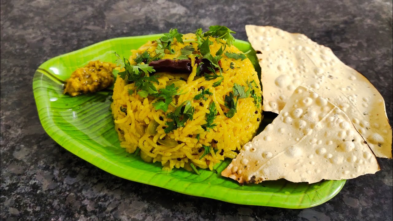 चमचमीत आणि चविष्ट पावटा भात | Pawta Bhat मसालेदार पावटा भात pawta bhat recipe #food #recipe #viral