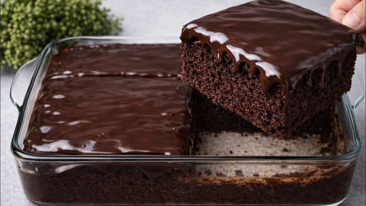 The best eggless chocolate cake recipe! Super soft and irresistible! 🍫