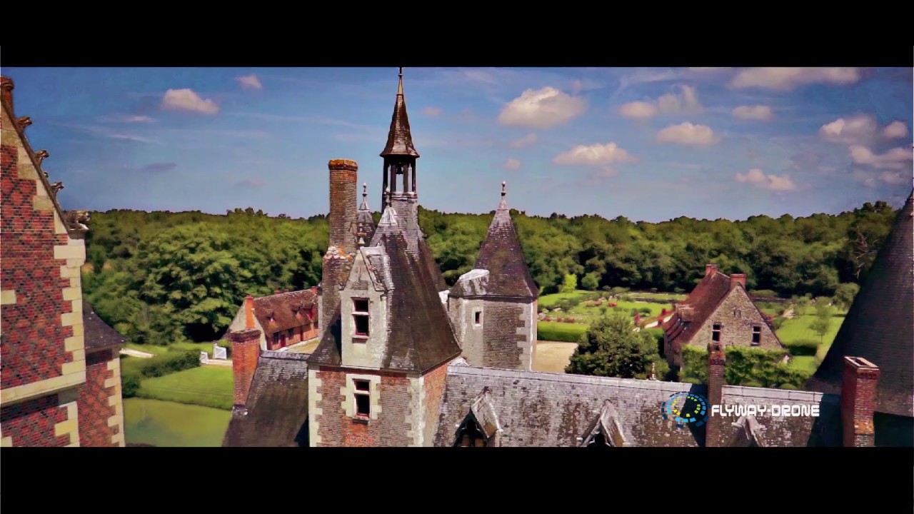 Le ch&acirc;teau du Moulin en Loire et Cher, vu du ciel