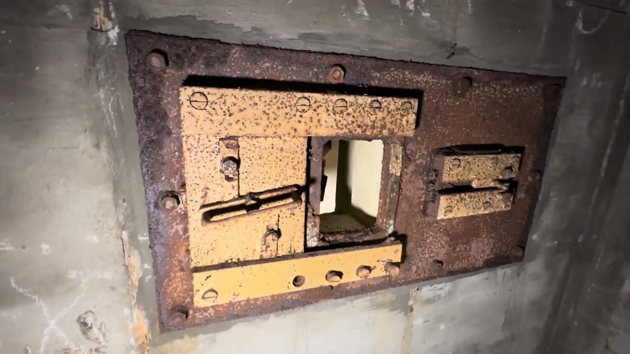 Scheveningen Batterie Nord, exploring Atlanticwall bunkers gangenstelsels met Radium teksten