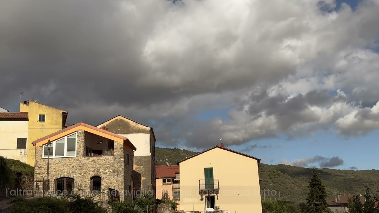 In Liguria, a Diano Arentino, un rustico di pietra.