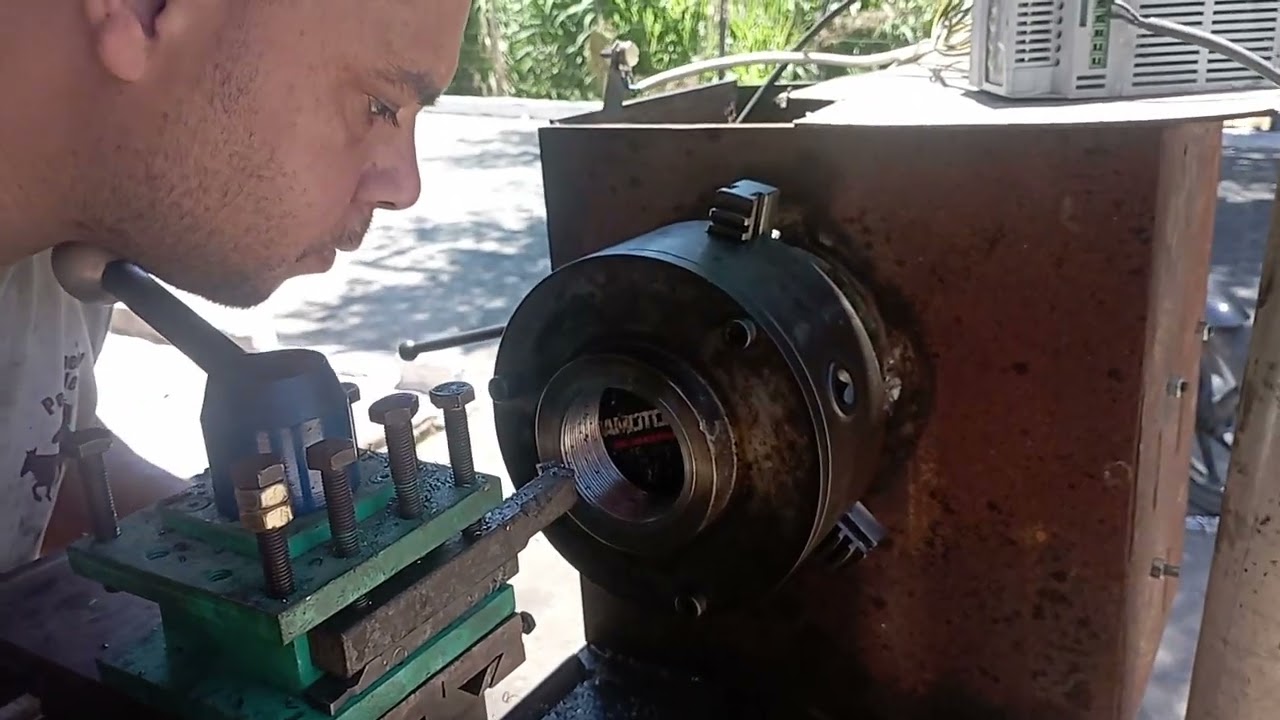torno mecânico caseiro, abrindo rosca na flange e no eixo árvore