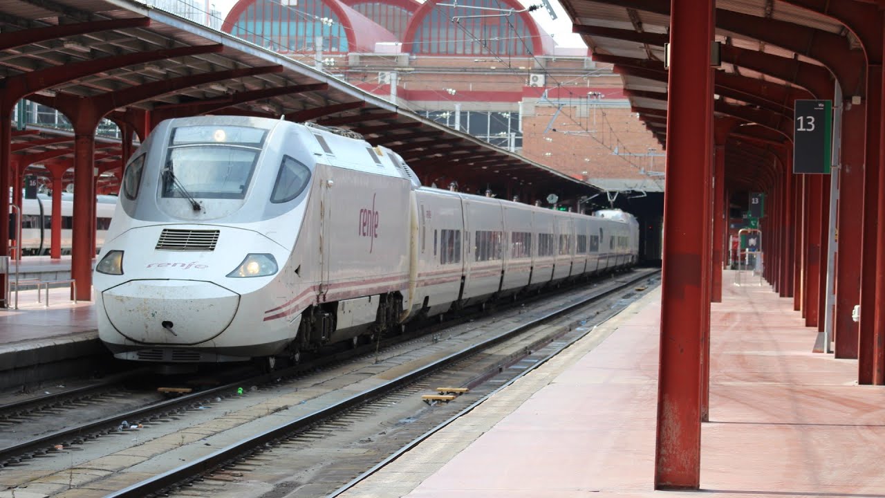 Trains at Madrid Chamartin Madrid to Leon HS line (Alvia Avant Altaria Cercanías) 29/8/17