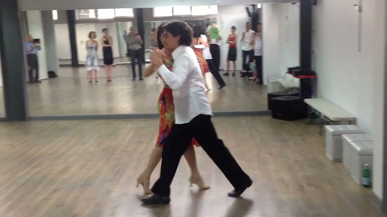 VALS PAS DE BASE TOURS OCHO CADENA tango argentin  Cecilia Pascual & Leonardo Oviedo