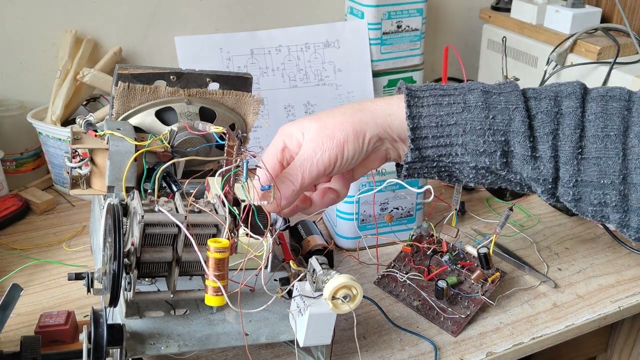 Regenerative Receiver Using Subminiature Vacuum Tubes 1Zh29B and 1Zh24B