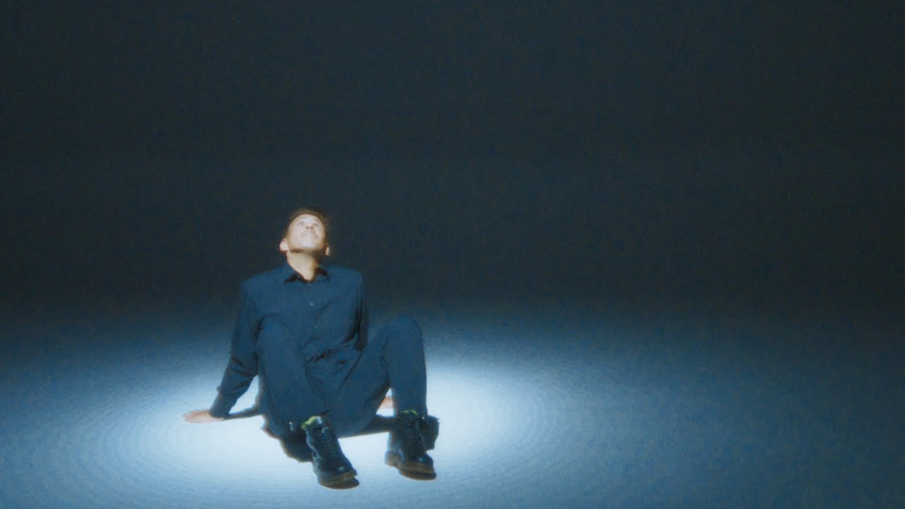 Francesco Gabbani - Cos&igrave; come mi viene (Official Video)